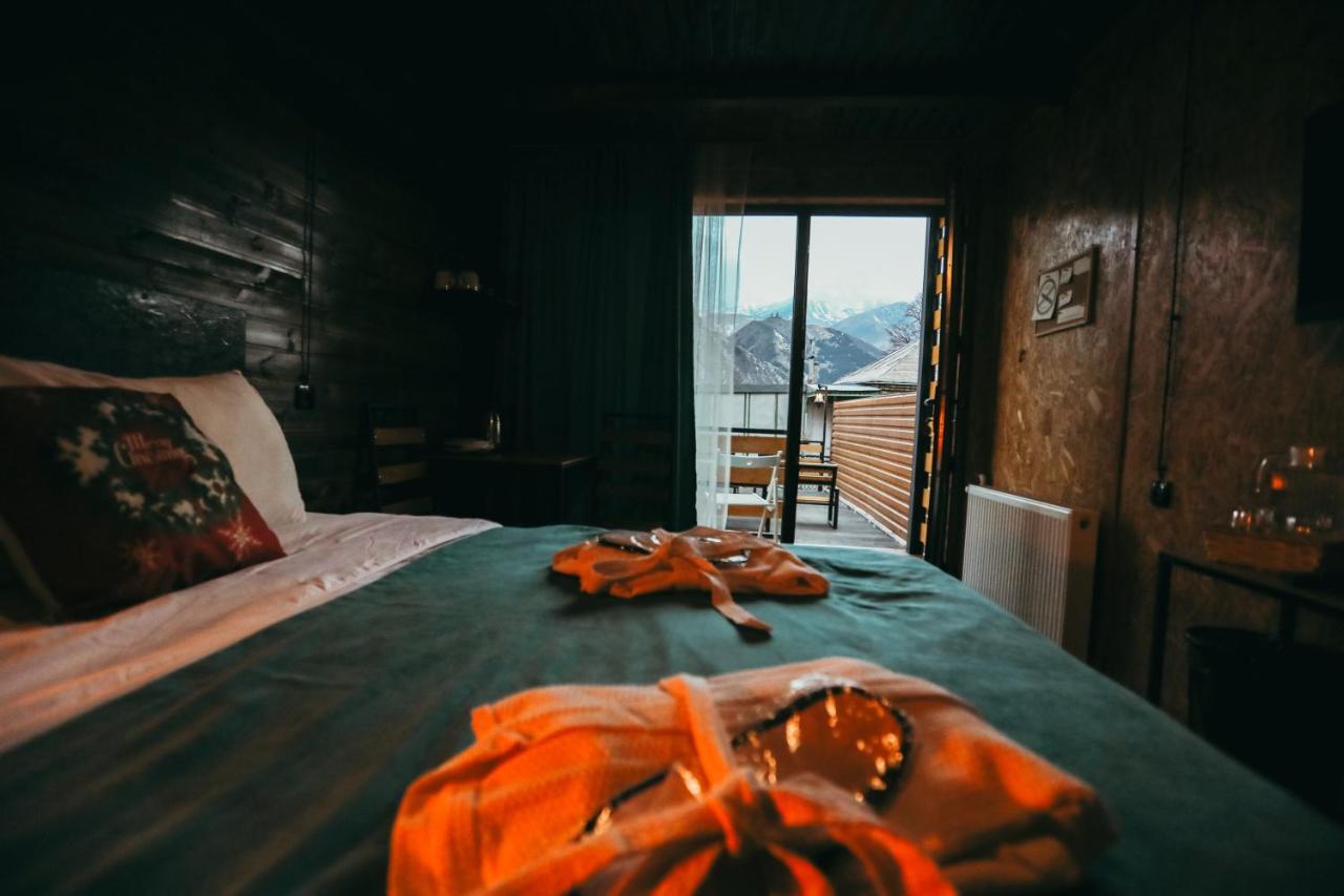 Wooden Hotel Kazbegi ภายนอก รูปภาพ