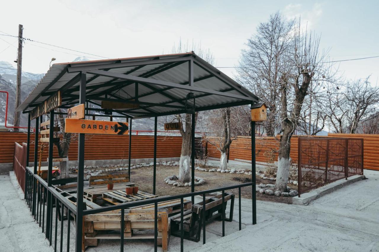 Wooden Hotel Kazbegi ภายนอก รูปภาพ
