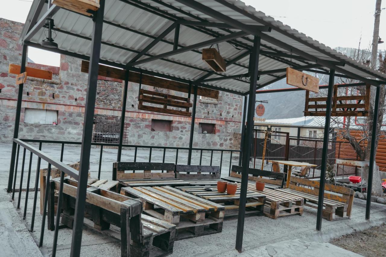 Wooden Hotel Kazbegi ภายนอก รูปภาพ