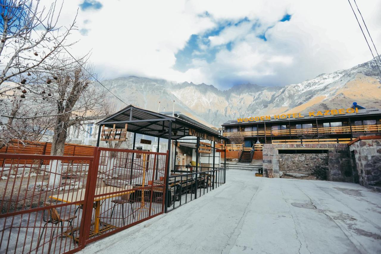 Wooden Hotel Kazbegi ภายนอก รูปภาพ