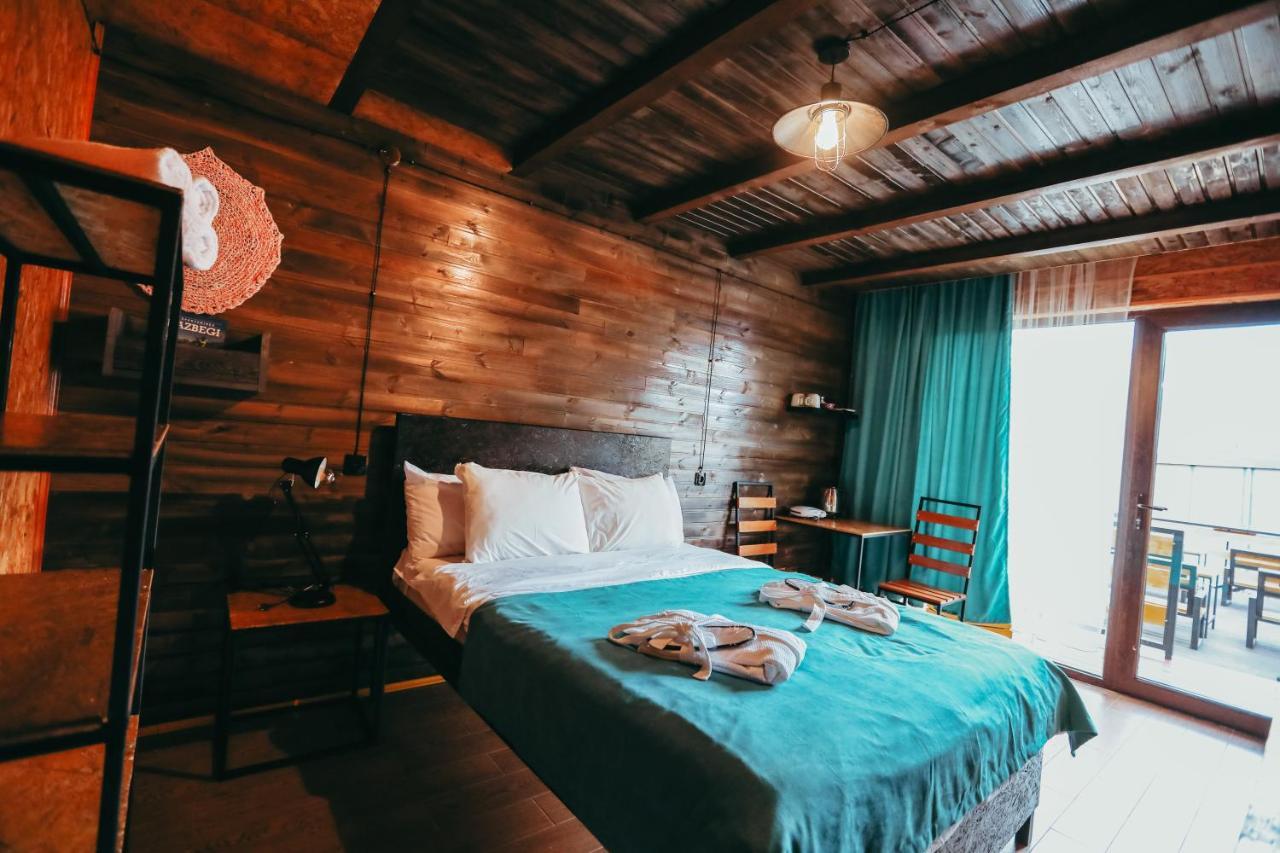 Wooden Hotel Kazbegi ภายนอก รูปภาพ
