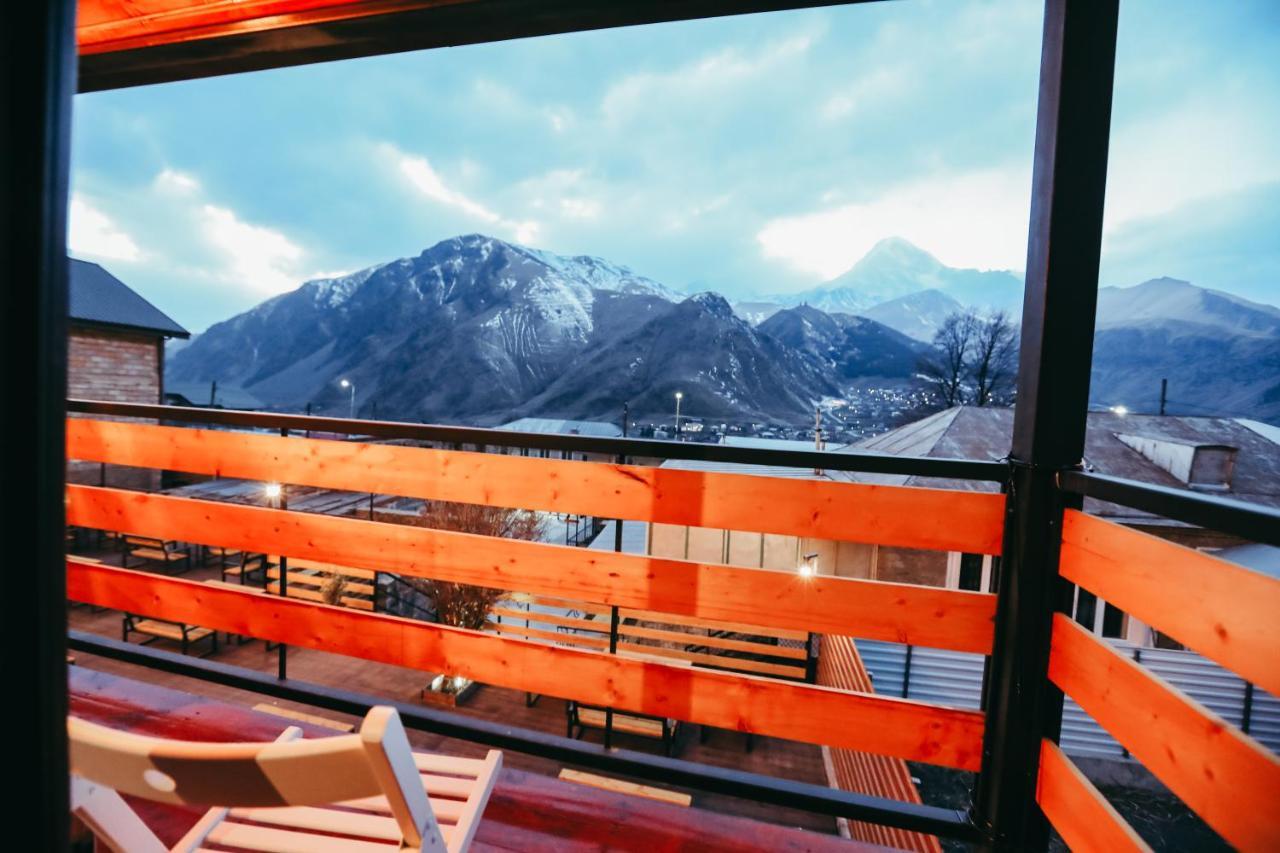 Wooden Hotel Kazbegi ภายนอก รูปภาพ