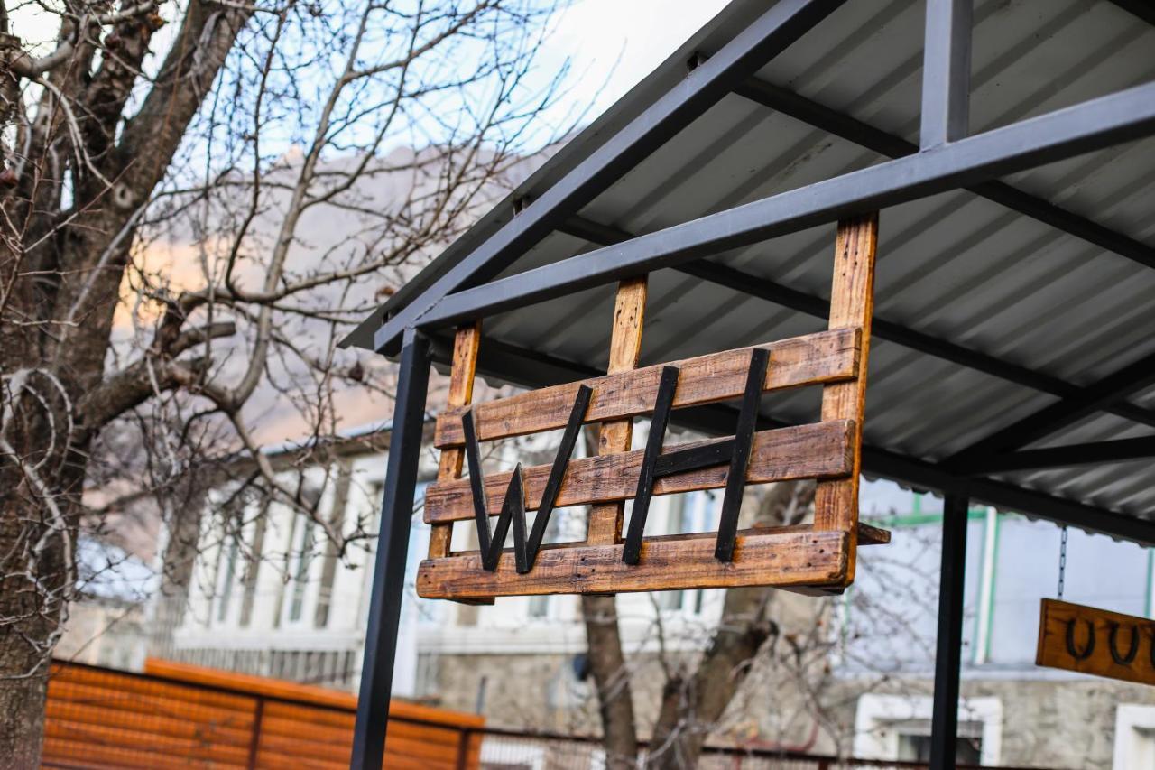 Wooden Hotel Kazbegi ภายนอก รูปภาพ