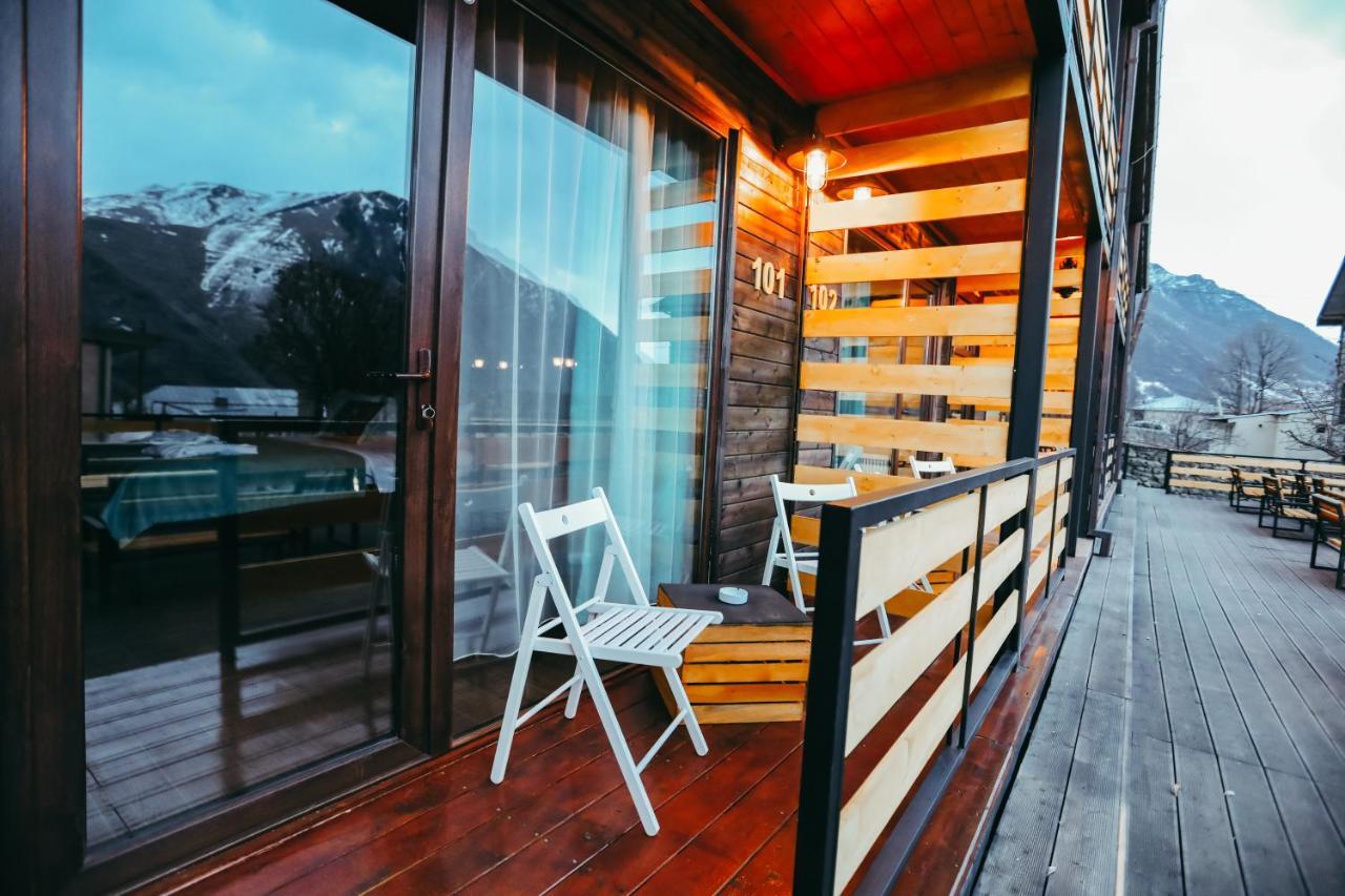 Wooden Hotel Kazbegi ภายนอก รูปภาพ