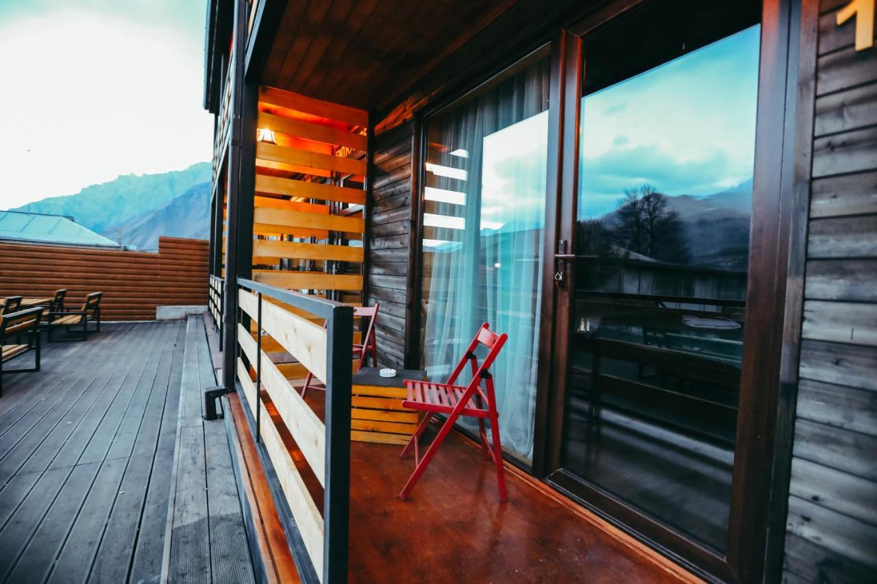 Wooden Hotel Kazbegi ภายนอก รูปภาพ